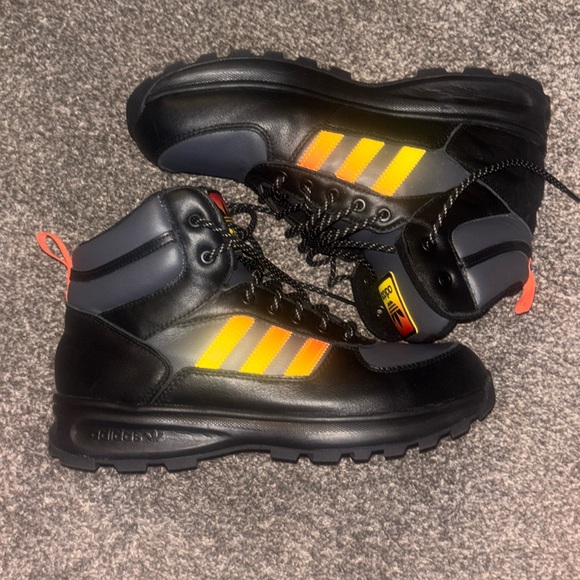 Adidas boots - Picture 1 of 4
